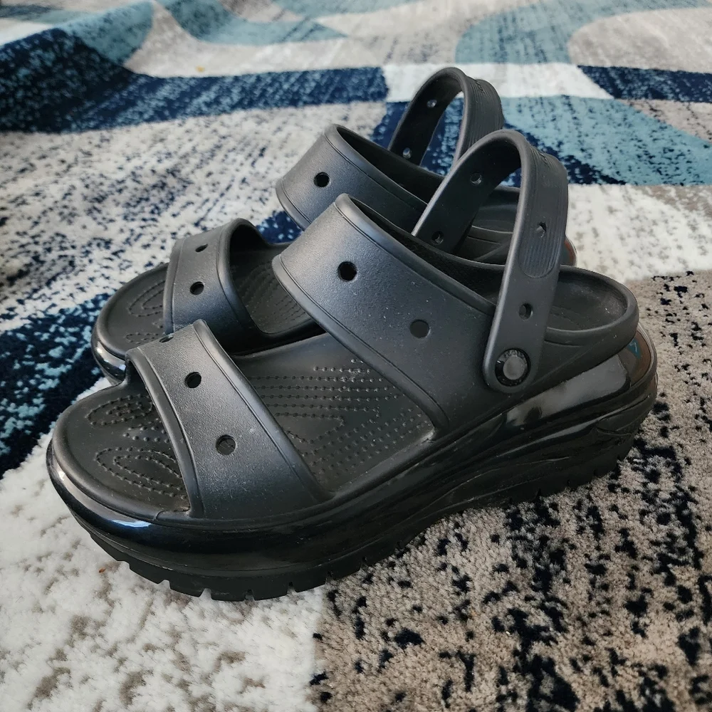 Crocs Mega Crush Mens Size 9 Black Beach Walking Outdoor Platform Sandals Shoes